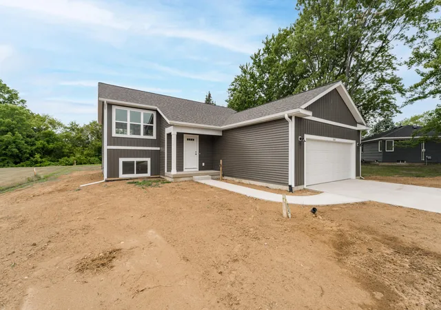 1st image of 3660 Lincoln Rd, Hamilton, MI 49419 | MLS# 66026040016