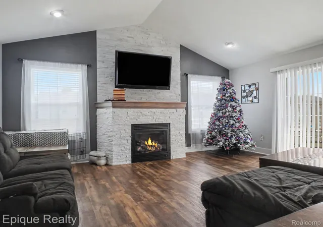 5th image of 8686 Summer Ridge Dr, Freeland, MI 48623 | MLS# 20261060213