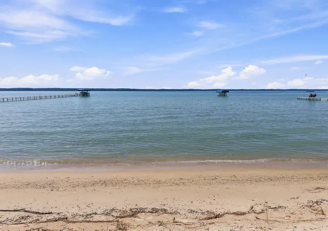 2nd image of 10101 Peninsula Dr, Traverse City, MI 49686 | MLS# 78080071813