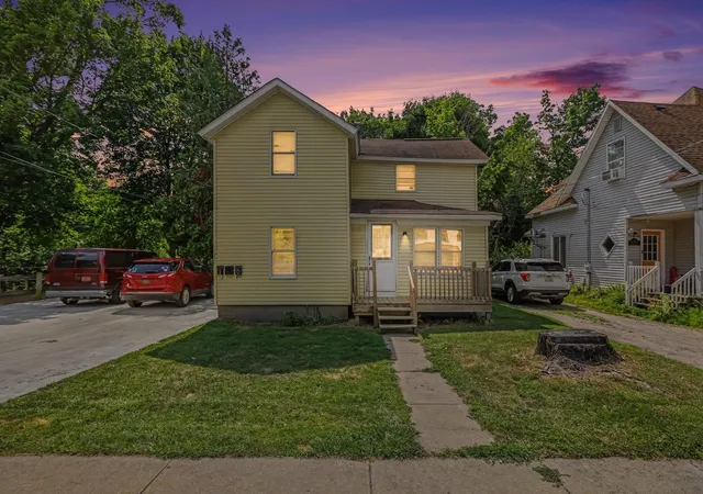 29th image of 725 N Lake St, Cadillac, MI 49601 | MLS# 78080071815
