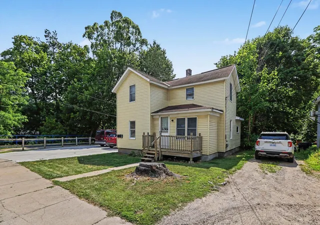2nd image of 725 N Lake St, Cadillac, MI 49601 | MLS# 78080071815
