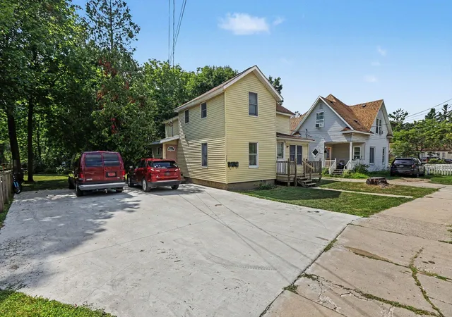 3rd image of 725 N Lake St, Cadillac, MI 49601 | MLS# 78080071815