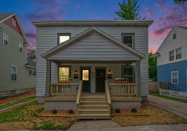 1st image of 1021 Lincoln Ave Nw, Grand Rapids, MI 49504 | MLS# 65026040024