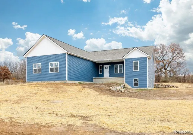 Photo 1 of Single family home for sale at 5516 W Lowe Rd, Fowlerville, MI 48836 | MLS# 20261060220 | Listing updated on 2026-08-11