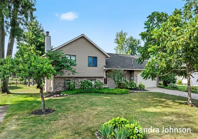 2nd image of 12725 Park Dr, Wayland, MI 49348 | MLS# 65026040030