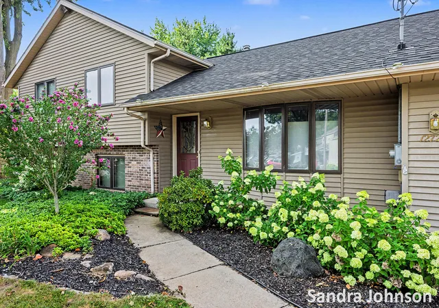 Photo 3 of Single family home for sale at 12725 Park Dr, Wayland, MI 49348 | MLS# 65026040030 | Listing updated on 2026-08-27