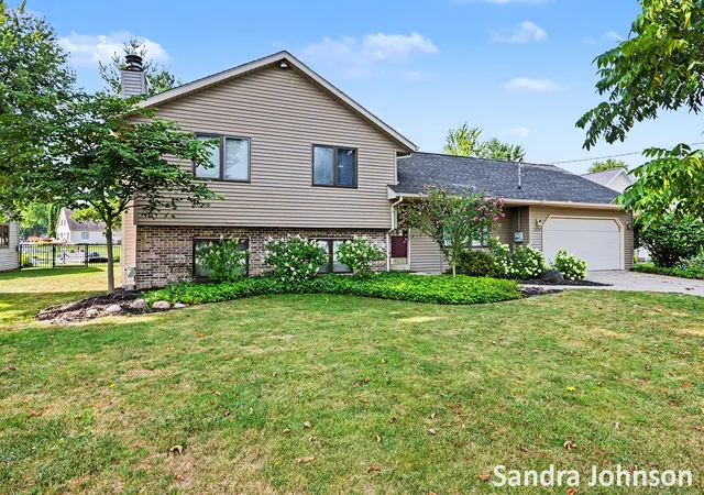Photo 3 of Single family home for sale at 12725 Park Dr, Wayland, MI 49348 | MLS# 65026040030 | Listing updated on 2026-08-27