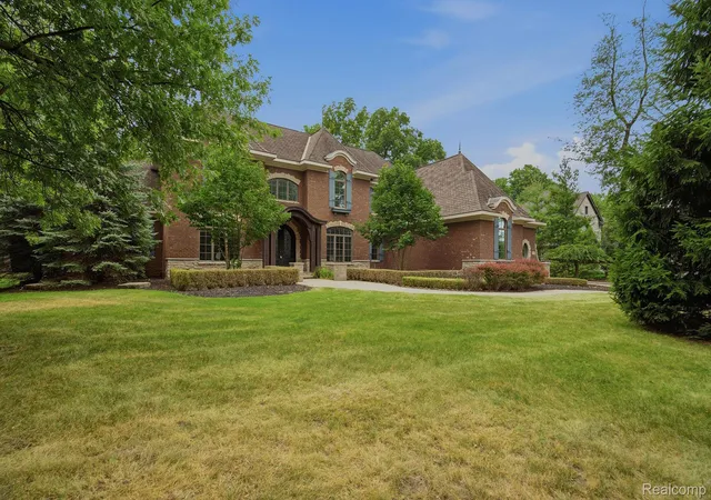 2nd image of 2707 Turtle Lake Dr, Bloomfield Hills, MI 48302 | MLS# 20261060224