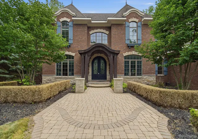 3rd image of 2707 Turtle Lake Dr, Bloomfield Hills, MI 48302 | MLS# 20261060224