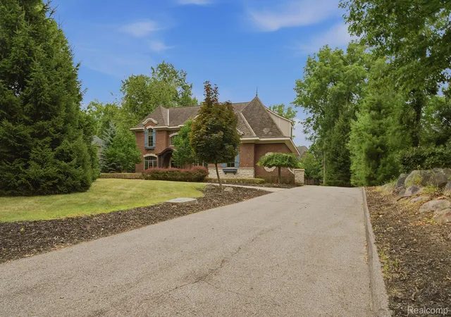 4th image of 2707 Turtle Lake Dr, Bloomfield Hills, MI 48302 | MLS# 20261060224