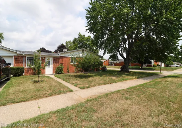 Photo 3 of Single family home for sale at 5190 Westlake St, Dearborn Heights, MI 48125 | MLS# 20261060225 | Listing updated on 2026-08-04