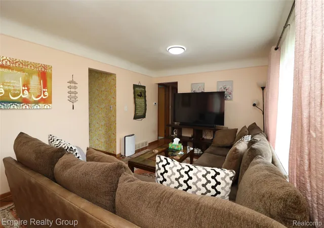 Photo 4 of Single family home for sale at 5190 Westlake St, Dearborn Heights, MI 48125 | MLS# 20261060225 | Listing updated on 2026-08-04