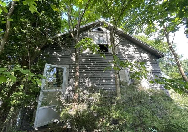 1st image of 15723 Park Lake Rd, East Lansing, MI 48823 | MLS# 64026040034