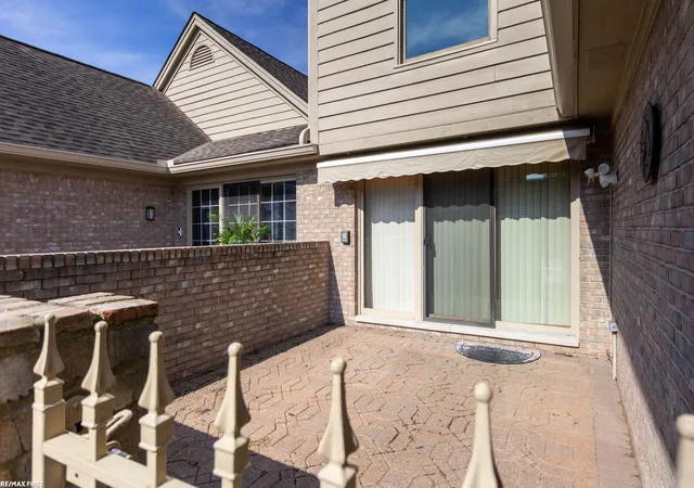 5th image of 42857 Christina Dr, Sterling Heights, MI 48313