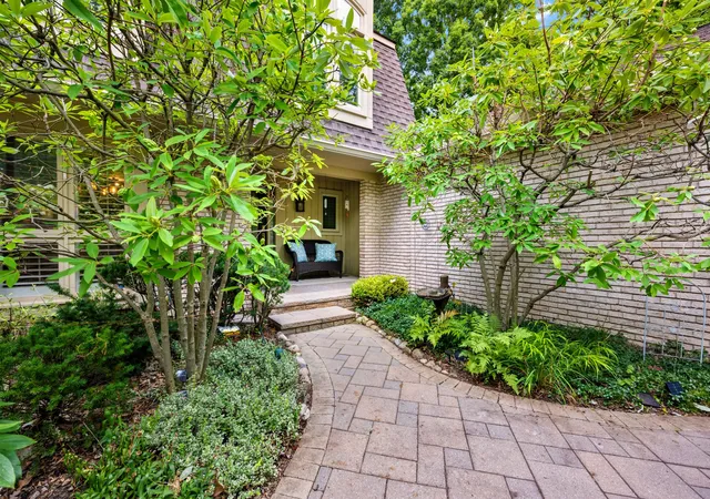 Photo 2 of Condo for sale at 1189 Glenpointe Ct, Bloomfield Hills, MI 48304 | MLS# 81026040038 | Listing updated on 2026-09-16