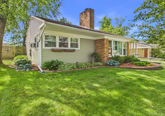 Photo 2 of Single family home for sale at 213 Sawyer St, Grand Blanc, MI 48439 | MLS# 20261060230 | Listing updated on 2026-09-16