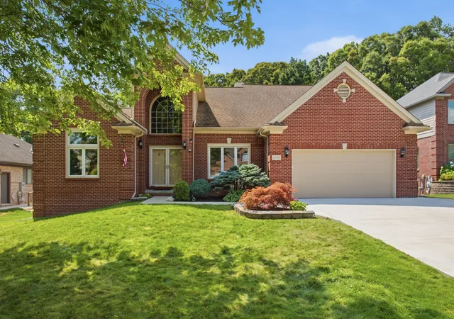 2nd image of 2189 Clinton View Cir, Rochester Hills, MI 48309 | MLS# 81026040040