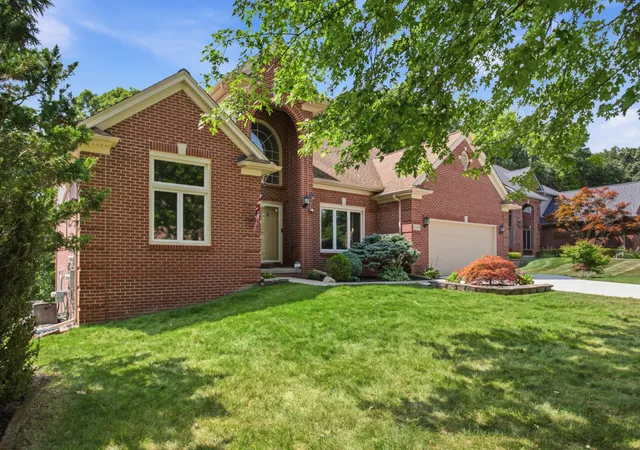 3rd image of 2189 Clinton View Cir, Rochester Hills, MI 48309 | MLS# 81026040040