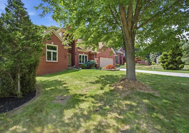 4th image of 2189 Clinton View Cir, Rochester Hills, MI 48309 | MLS# 81026040040
