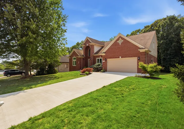 5th image of 2189 Clinton View Cir, Rochester Hills, MI 48309 | MLS# 81026040040
