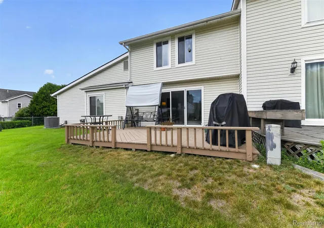 2nd image of 75 Oxford Oaks Dr, Oxford, MI 48371