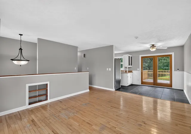 Photo 3 of Single family home for sale at 4950 Sparrow Ave, Kalamazoo, MI 49004 | MLS# 66026040041 | Listing updated on 2026-09-05