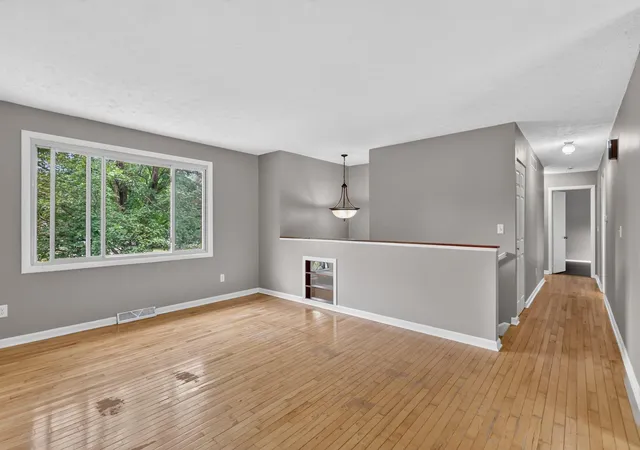 Photo 4 of Single family home for sale at 4950 Sparrow Ave, Kalamazoo, MI 49004 | MLS# 66026040041 | Listing updated on 2026-09-05