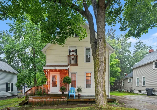 Photo 2 of Multi family home for sale at 1024 Morrison Ave, Saint Joseph, MI 49085 | MLS# 69026040043 | Listing updated on 2026-08-09