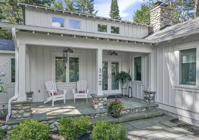 Photo 4 of Single family home for sale at 372 S Shore, Suttons Bay, MI 49682 | MLS# 78080071818 | Listing updated on 2026-08-04