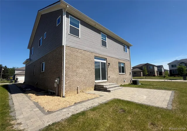 Photo 3 of Single family home for sale at 33259 Blue Spruce Dr, Sterling Heights, MI 48310 | MLS# 20261060254 | Listing updated on 2026-08-19