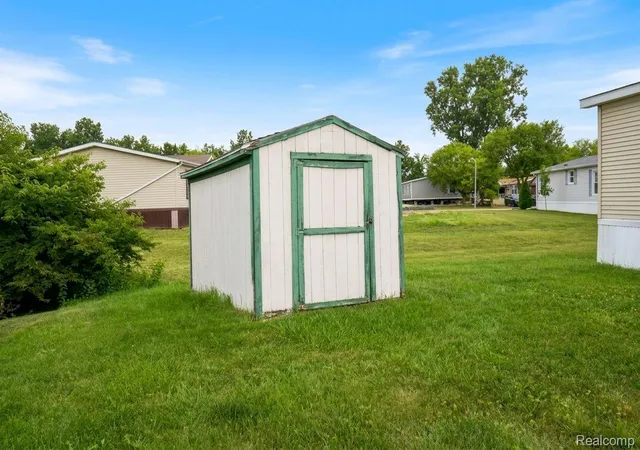 4th image of 9327 Greentree Dr, Newport, MI 48166 | MLS# 20261060259