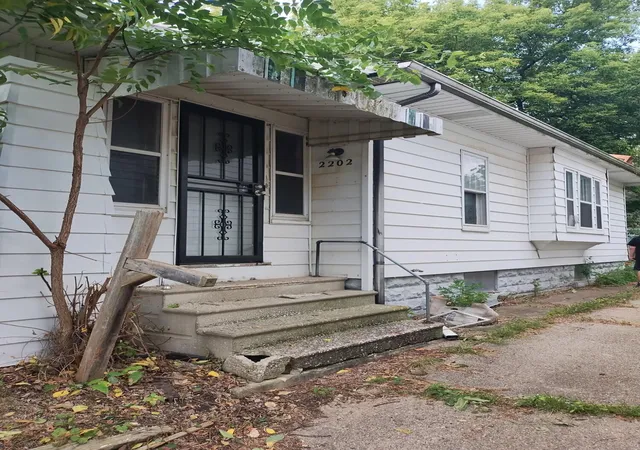 Photo 2 of Single family home for sale at 2202 Swayze St, Flint, MI 48503 | MLS# 66026040048 | Listing updated on 2026-08-27