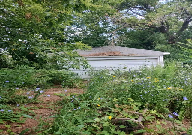 Photo 3 of Single family home for sale at 2202 Swayze St, Flint, MI 48503 | MLS# 66026040048 | Listing updated on 2026-08-27