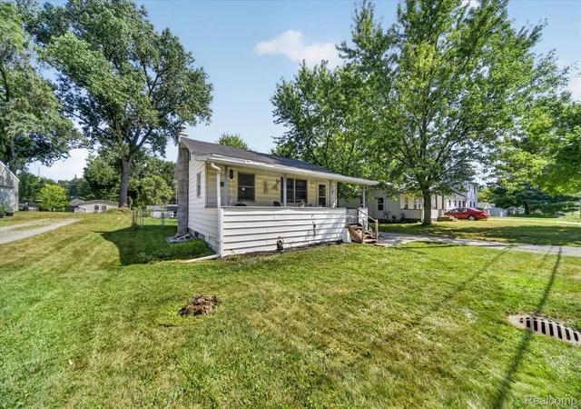2nd image of 521 E Paulson St, Lansing, MI 48906 | MLS# 20261060270
