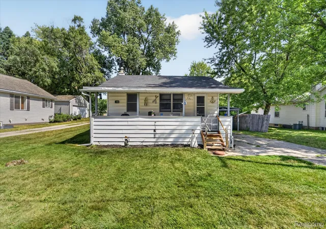 3rd image of 521 E Paulson St, Lansing, MI 48906 | MLS# 20261060270