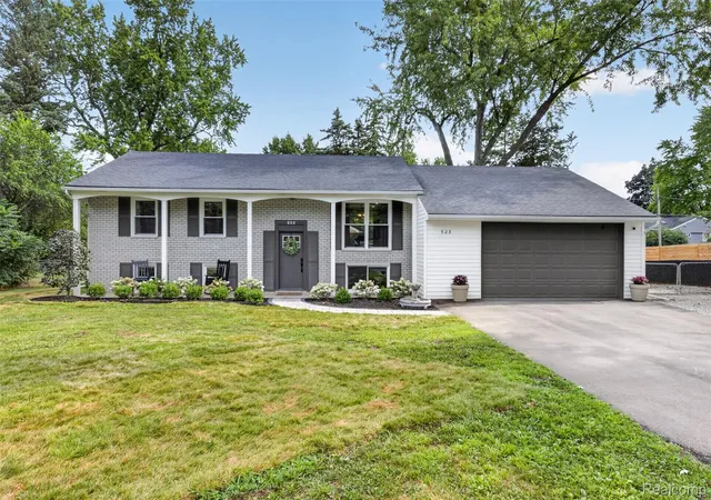 Photo 1 of Sale Pending at 523 Glengary Rd, Wolverine Lake, MI 48390 | MLS# 20261060309 | Listing updated on 2026-08-31