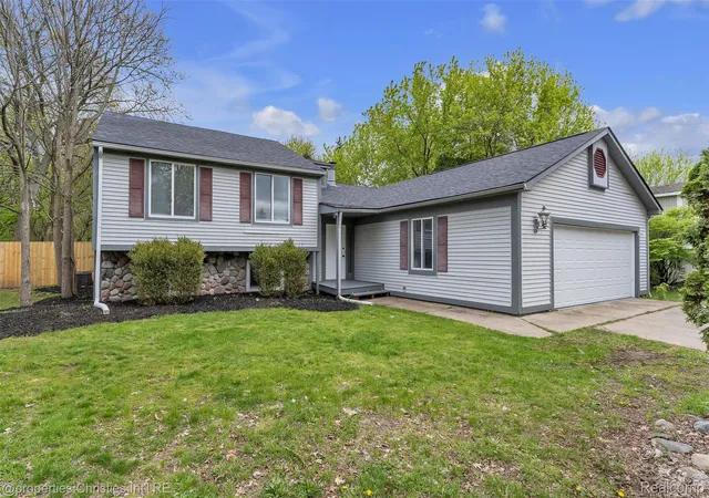 Photo 1 of Single family home for sale at 854 Estes Ct, Waterford, MI 48327 | MLS# 20261060313 | Listing updated on 2026-10-01