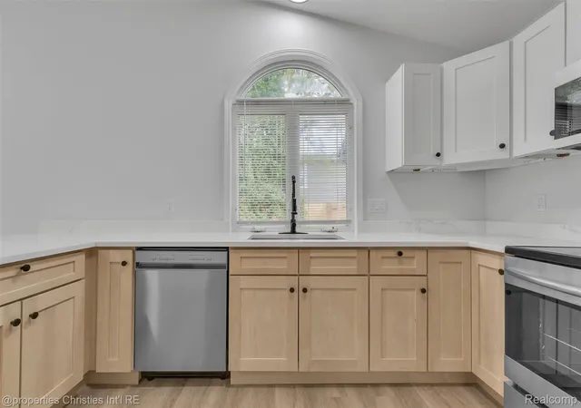 Photo 3 of Single family home for sale at 854 Estes Ct, Waterford, MI 48327 | MLS# 20261060313 | Listing updated on 2026-10-01