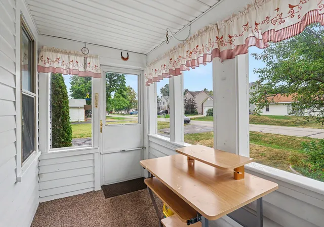 Photo 3 of Single family home for sale at 2901 Hartline Dr, Rochester Hills, MI 48309 | MLS# 81026040062 | Listing updated on 2026-09-09