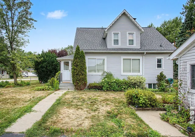 2nd image of 2901 Hartline Dr, Rochester Hills, MI 48309 | MLS# 81026040062