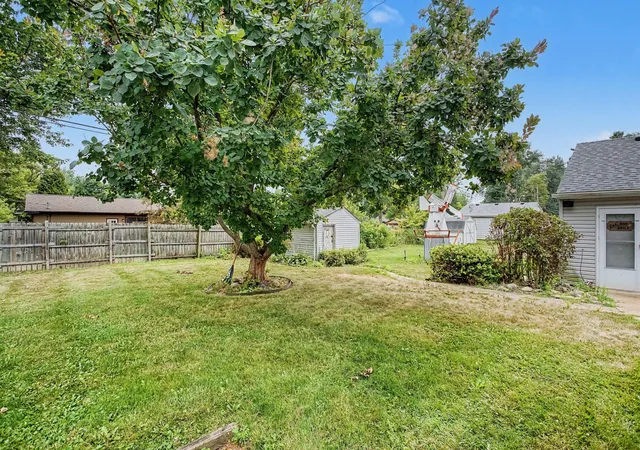 31st image of 2901 Hartline Dr, Rochester Hills, MI 48309 | MLS# 81026040062