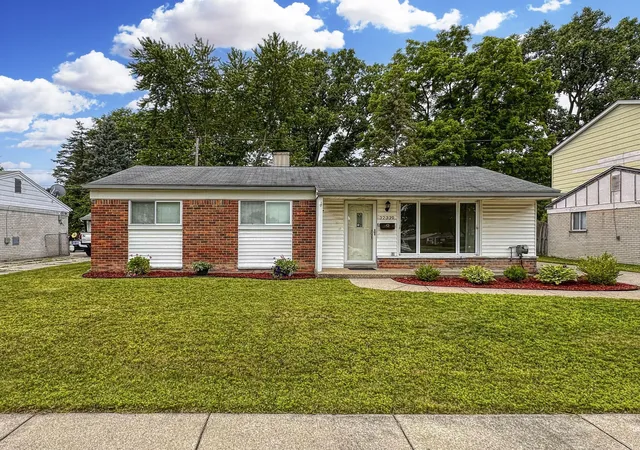 1st image of 32339 Chalfonte Dr, Warren, MI 48092 | MLS# 81026040070