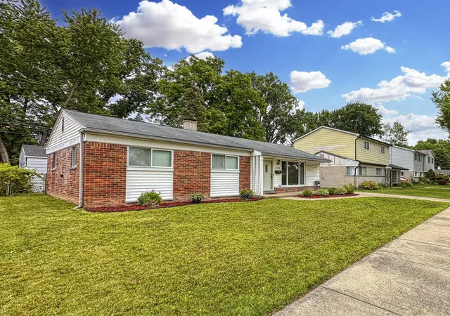 2nd image of 32339 Chalfonte Dr, Warren, MI 48092 | MLS# 81026040070