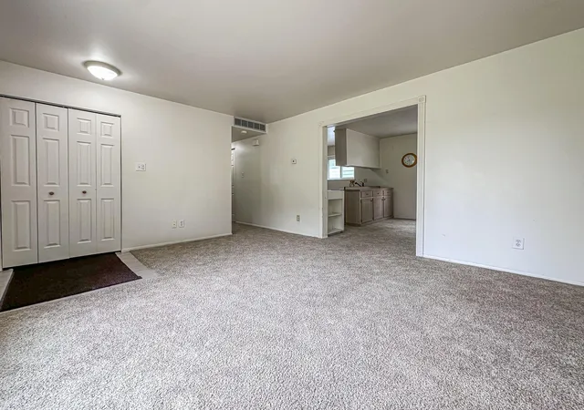 5th image of 32339 Chalfonte Dr, Warren, MI 48092 | MLS# 81026040070
