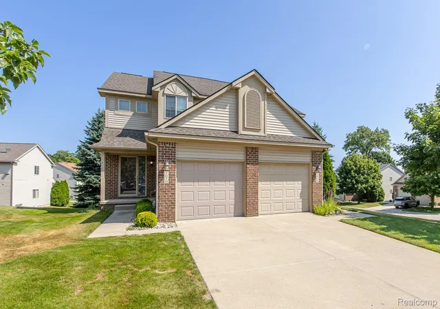 Photo 1 of Sale Pending at 7070 Magnolia Ln, Waterford, MI 48327 | MLS# 20261060322 | Listing updated on 2026-08-25