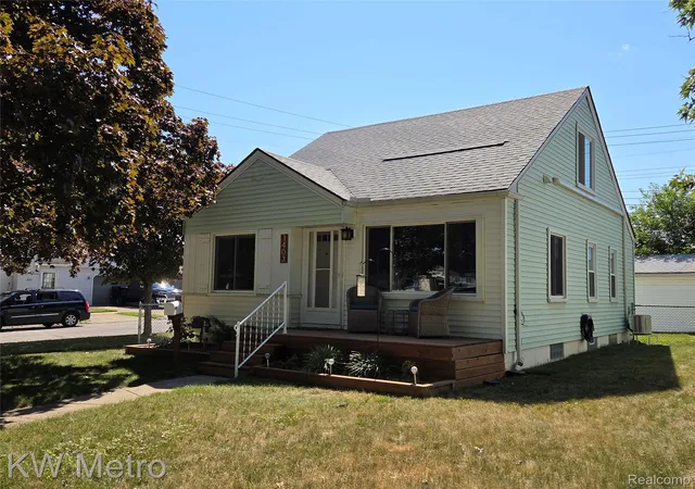 Photo 1 of Sale Pending at 1403 N Bywood Ave, Clawson, MI 48017 | MLS# 20261060327 | Listing updated on 2026-09-24