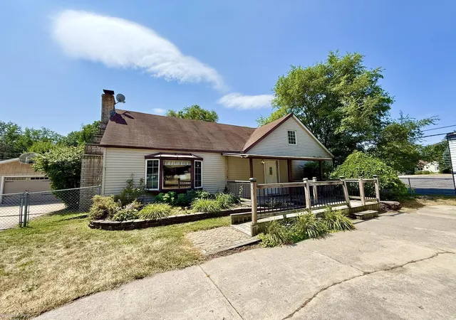 2nd image of 2000 Collins Ave, Shelby Township, MI 48317 | MLS# 58050217055