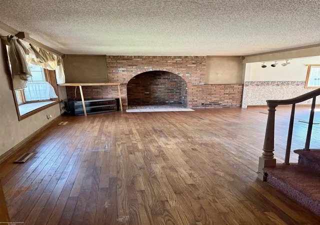 Photo 4 of Single family home for sale at 2000 Collins Ave, Shelby Township, MI 48317 | MLS# 58050217055 | Listing updated on 2026-08-04