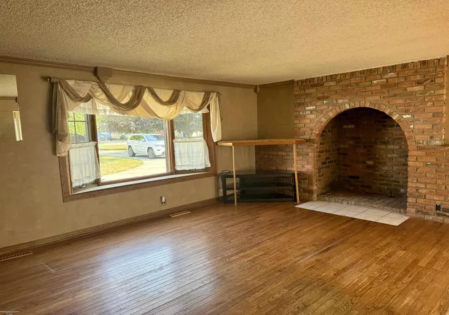 Photo 5 of Single family home for sale at 2000 Collins Ave, Shelby Township, MI 48317 | MLS# 58050217055 | Listing updated on 2026-08-04