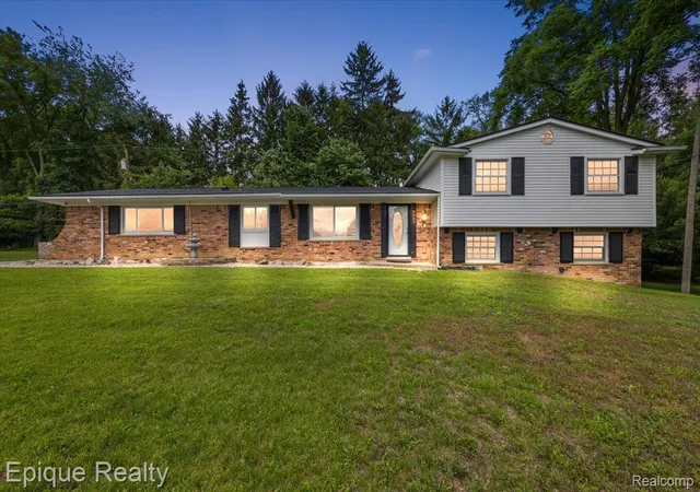 Photo 1 of Sale Pending at 7033 W Pebblecreek Rd, West Bloomfield, MI 48322 | MLS# 20261060328 | Listing updated on 2026-08-30